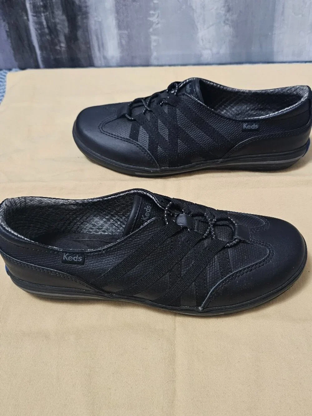 NEW Keds Women's Black Leather Slip-On Sneakers - Bungee Lace - Size 6 - Picture 3 of 7